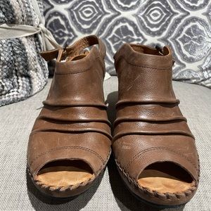 Bussola Wedge Sandal